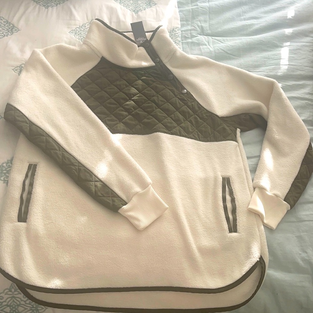 Abercrombie Asymmetrical Snap-Up Fleece Size L NWT